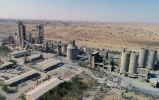تصویر کارخانه سیمان کارون در مسجد سلیمان