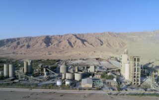 تصویر کارخانه سیمان کارون در مسجد سلیمان